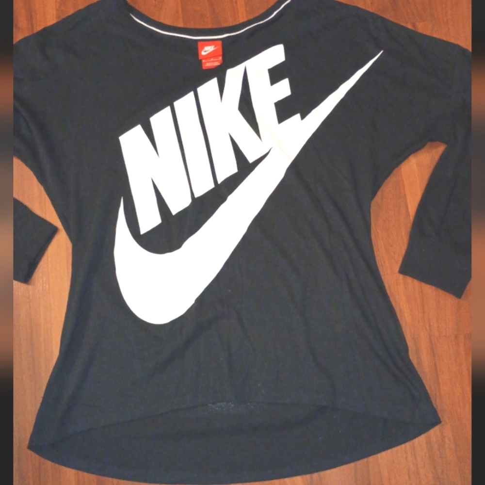 Women's Nike Shirt Size Medium